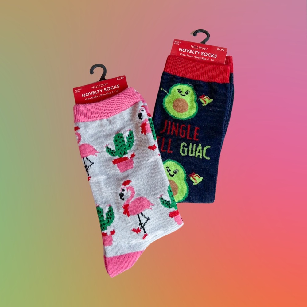 NWT 🌵 Two pairs of novelty holiday crew socks.